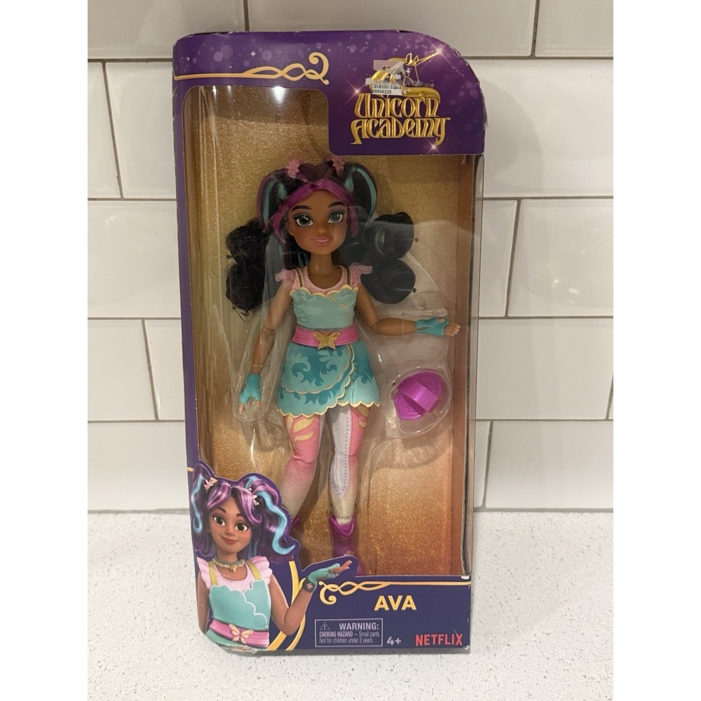Unicorn Academy Fashion Doll - Ava - Spin Master